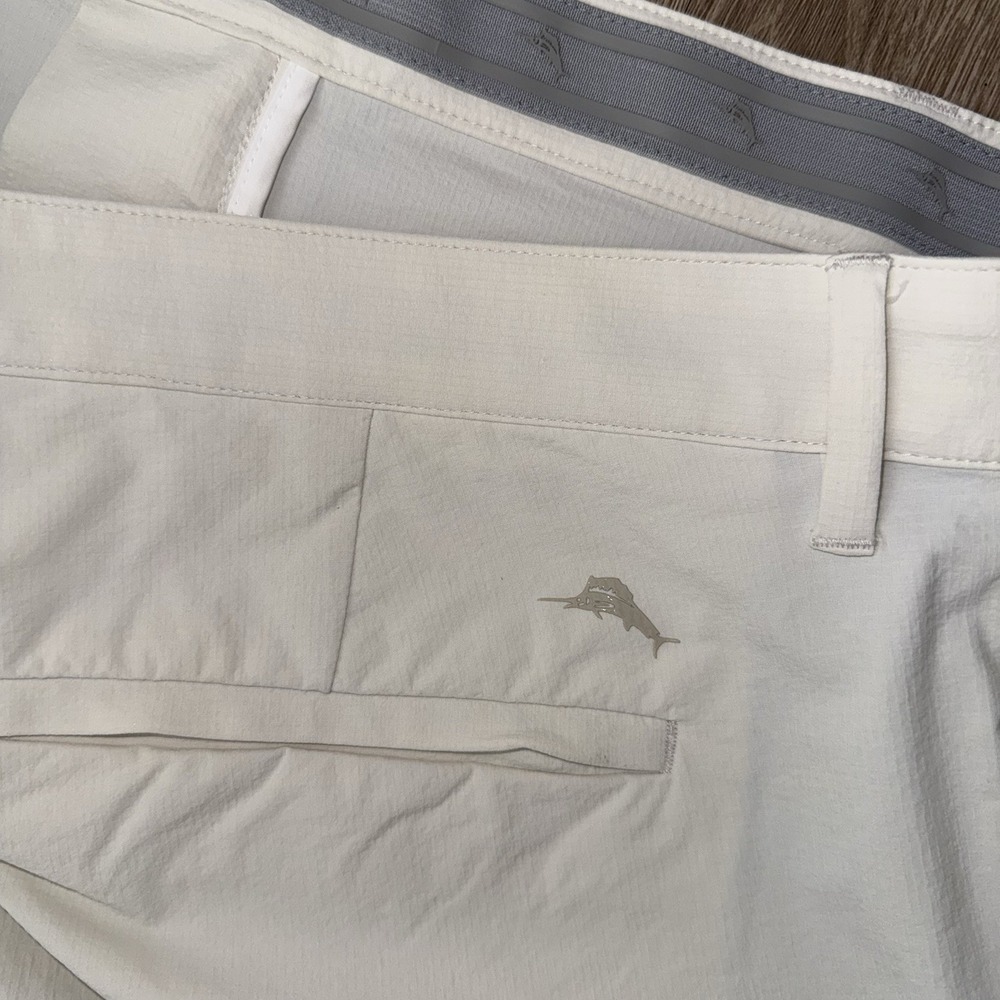 Tommy Bahama Chip Shot IslandZone 10" Shorts Men's 40 Light Beige Performance